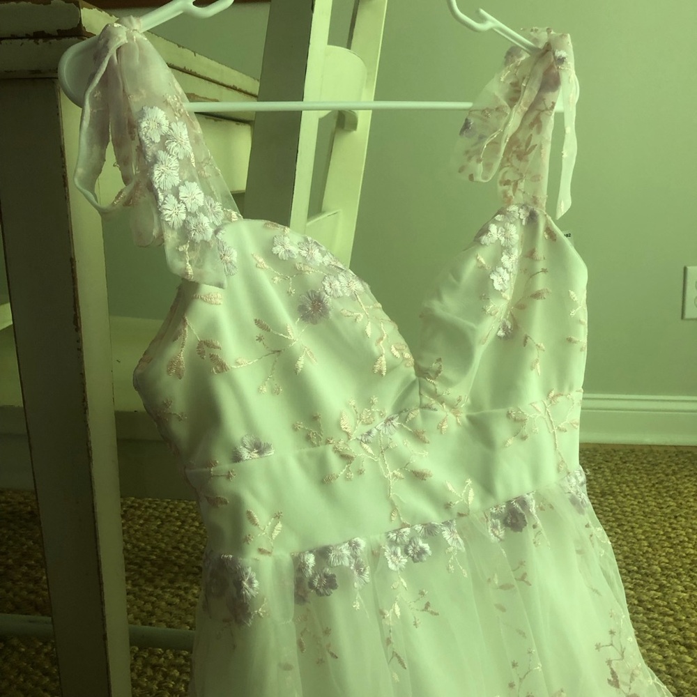 New: Lulus Distinctly Sweet White Floral Embroidered Tie-Strap Midi. Size Med - Picture 7 of 12